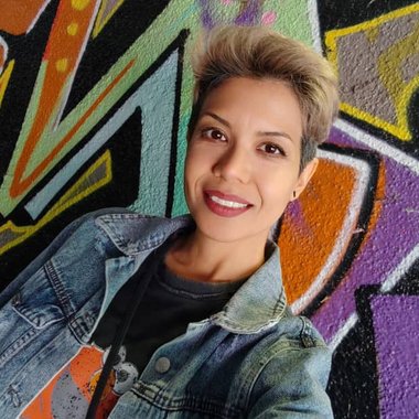 Nelly T. - Freelance Graphic Designer
