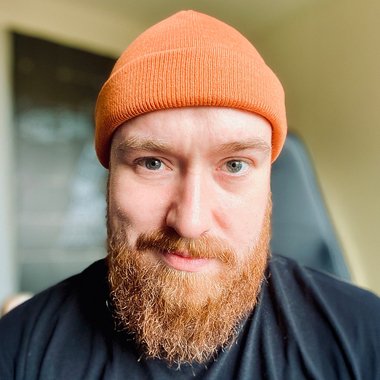 Paul E. - Freelance Graphic Designer