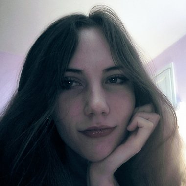 Eve - Freelance Graphic Designer