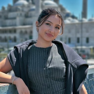 Katharina C. - Freelance Graphic Designer