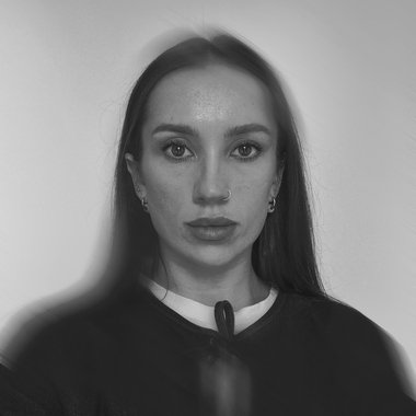 Maura G. - Freelance Graphic Designer