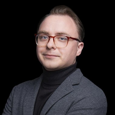 Viktor P. - Freelance Brand Designer