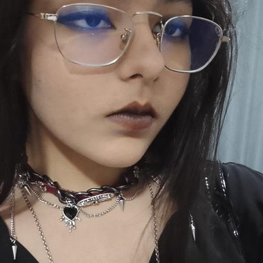 Isabella S. - Freelance Artworker