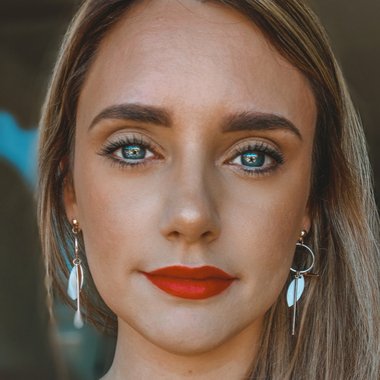 Ludivine L. - Freelance Voiceover Artist