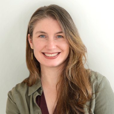 Aida D. - Freelance Graphic Designer