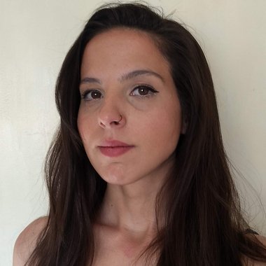 Caro G. - Freelance Brand Designer