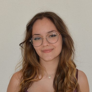 Beatriz M. - Freelance Brand Designer