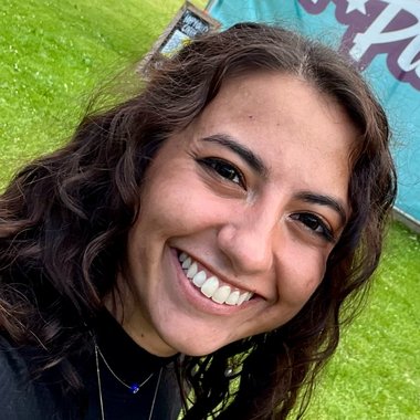 Adriana I. - Freelance Brand Designer