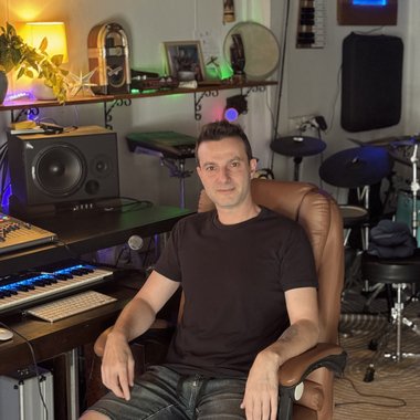 Andrea P. - Freelance Drummer