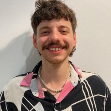 Matheus - Freelance Graphic Designer