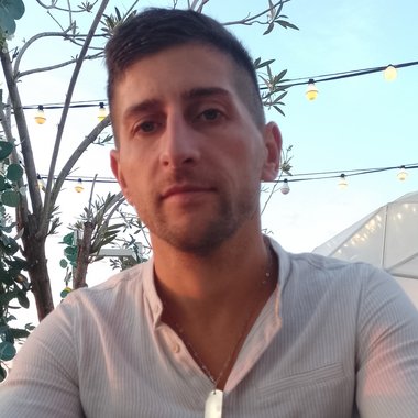 Ilie G. - Freelance Graphic Designer