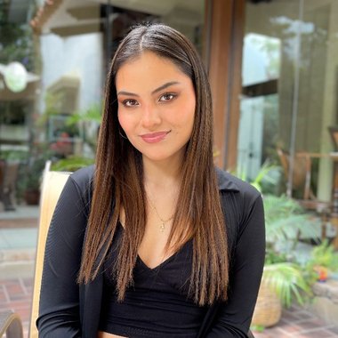 Antonella S. - Freelance Brand Designer