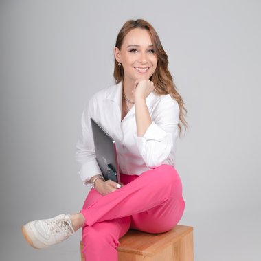 Karina A. - Freelance Digital Marketer