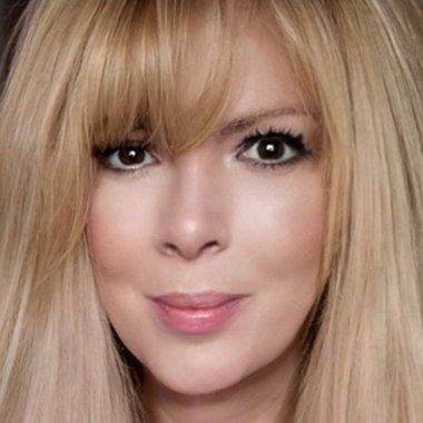Nicola L. - Freelance Co Writer
