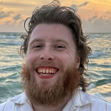 MD D. - Freelance Content Creator