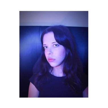 Alda S. - Freelance Graphic Designer