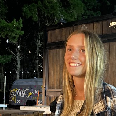 Mora M. - Freelance Presentation Designer