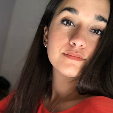 MICAELA B. - Freelance Presentation Designer