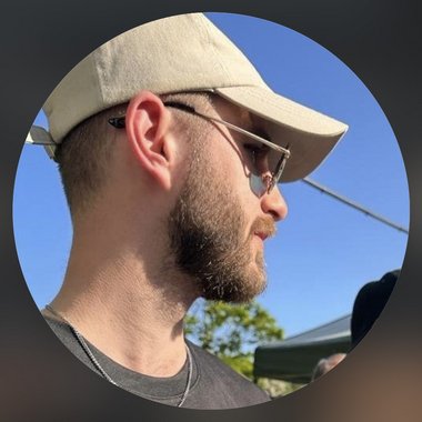 Rhys P. - Freelance Graphic Designer