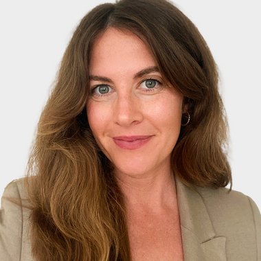 Jessie B. - Freelance Graphic Designer