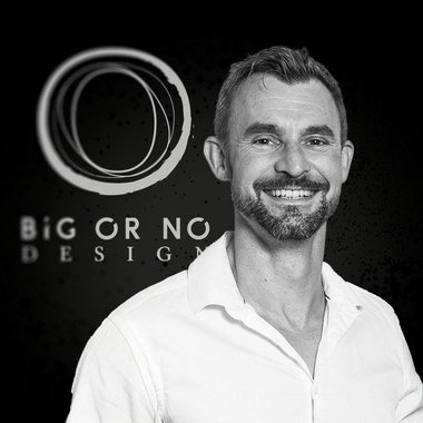 Julien R. - Freelance Stylist