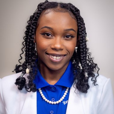 Elizabeth P. - Freelance Content Creator