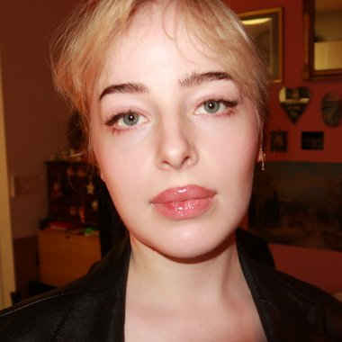 Madeleine H. - Freelance Freelance Digital Illustrator