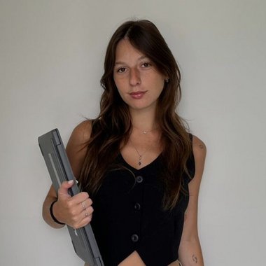 Victoria T. - Freelance Presentation Designer