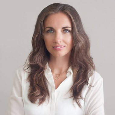 Daria H. - Freelance Graphic Designer