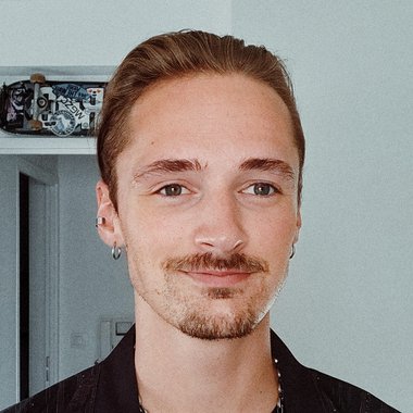 Lucas M. - Freelance Web Designer