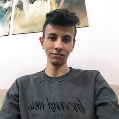 Nour - Freelance Graphic Designer
