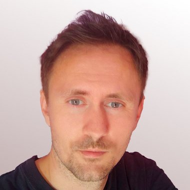 Tomas - Freelance Graphic Designer