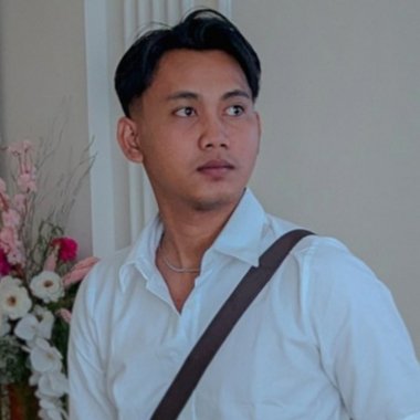 Reno S. - Freelance Brand Designer