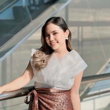 Yunika P. - Freelance Hair And Makeup