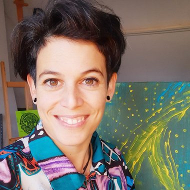 Alisha - Freelance Graphic Designer