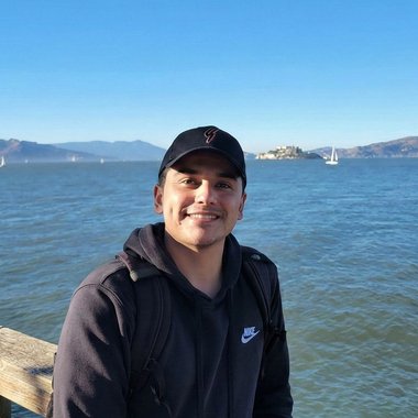 Sebastian E. - Freelance Product Designer