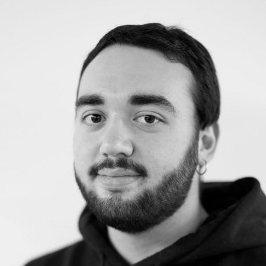 Marco P. - Freelance Graphic Designer