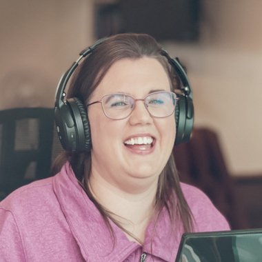 Sharon S. - Freelance Social Media Manager