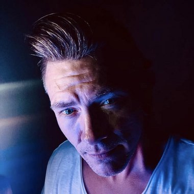 Rob H. - Freelance Graphic Designer