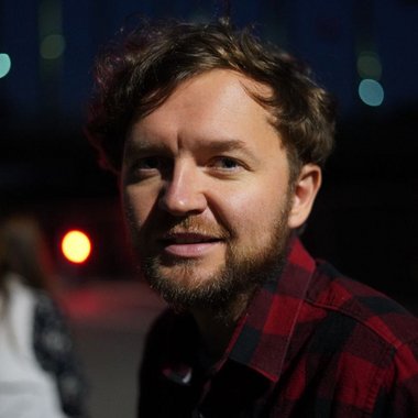 Lukas F. - Freelance Graphic Designer