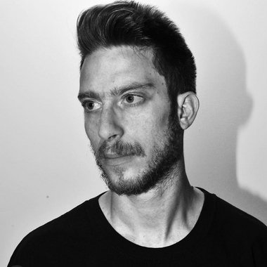 Davide D. - Freelance Graphic Designer