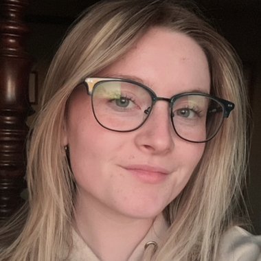 Lauren T. - Freelance Logo Designer