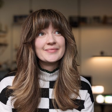 Eleanor E. - Freelance Graphic Designer