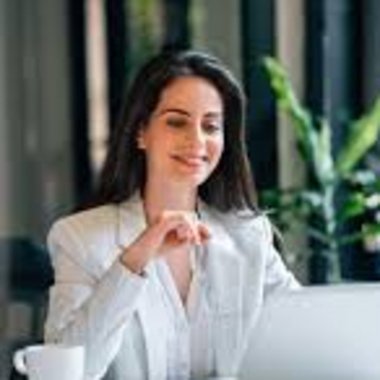 Nayera S. - Freelance Copywriter