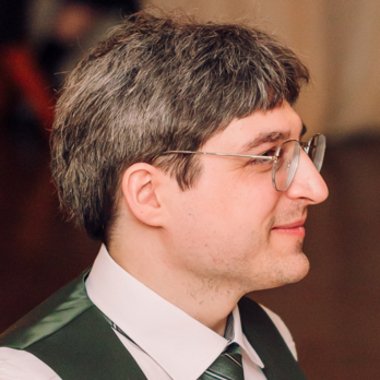 Lucas M. - Freelance Designer