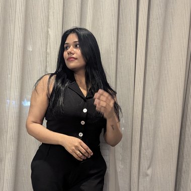 Anshi V. - Freelance Designer
