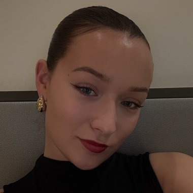 Phoebe D. - Freelance Social Media Freelancer