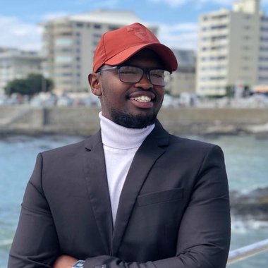 Salizwa M. - Freelance Graphic Designer