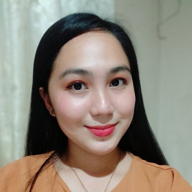 Shawie C. - Freelance Graphic Designer