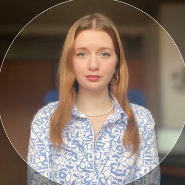 Anne-Charlotte J. - Freelance Social Media Freelancer